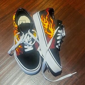 NWOT Vans size 5.5/ eur 37